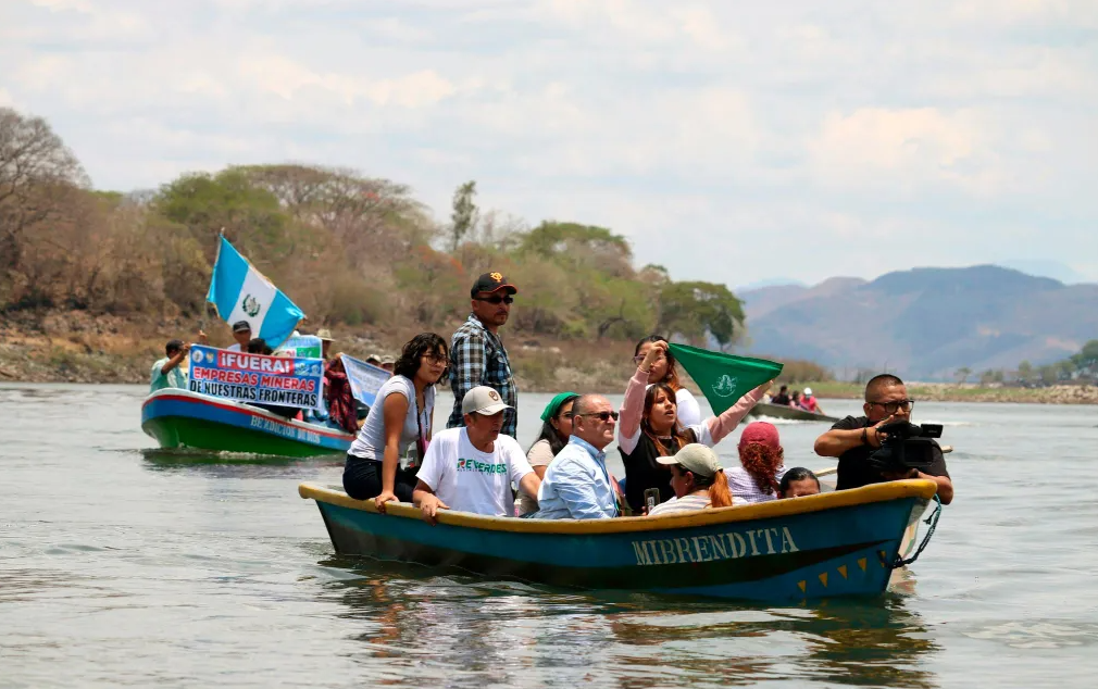  Manifestación de guatemaltecas y salvadoreñas en contra de la mina Cerro de Oro de Asunción Mita. Foto: La Brújula, El Salvador. 
